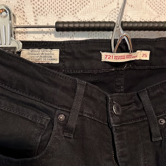 Levi’s 721 High Rise Skinny Jeans - Picture 5 of 5